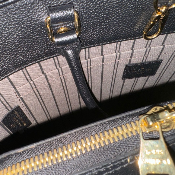 Louis Vuitton
LV Monogram Montaigne GM, EUC. - Picture 5 of 12